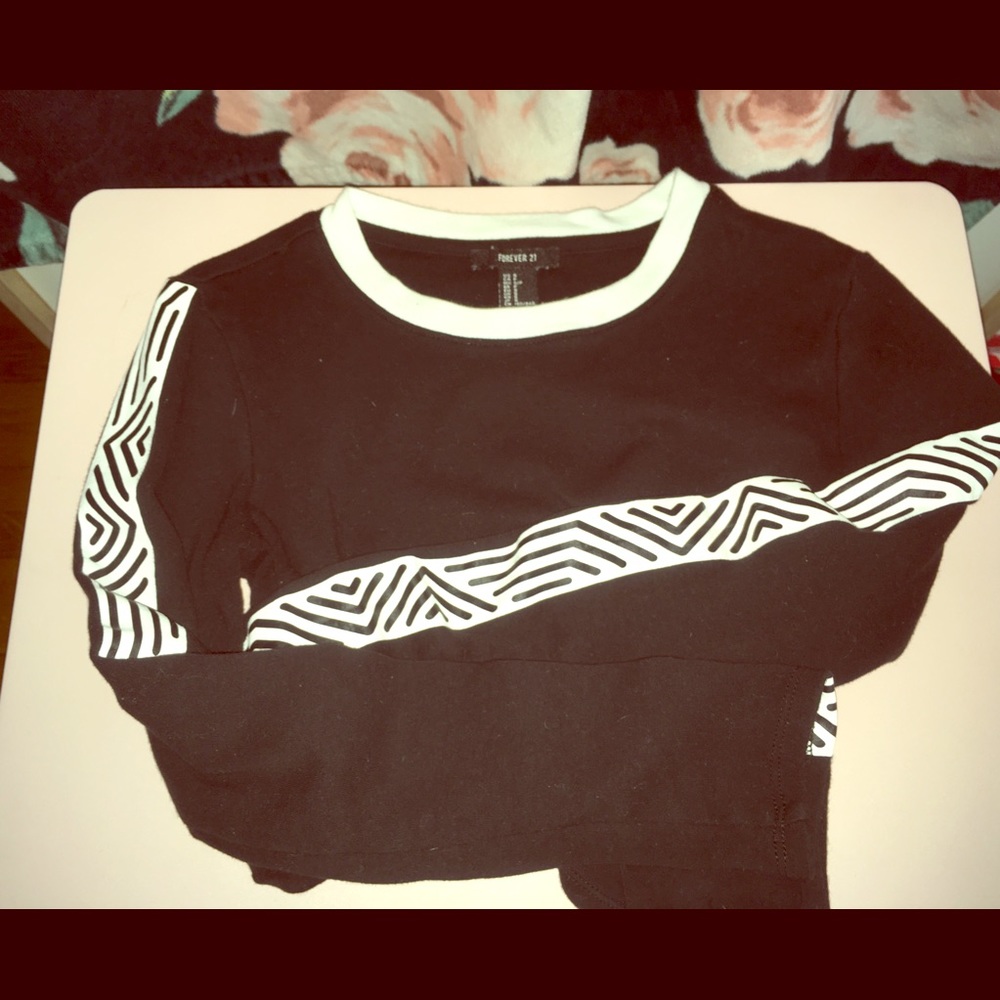 Long sleeve belly shirt
